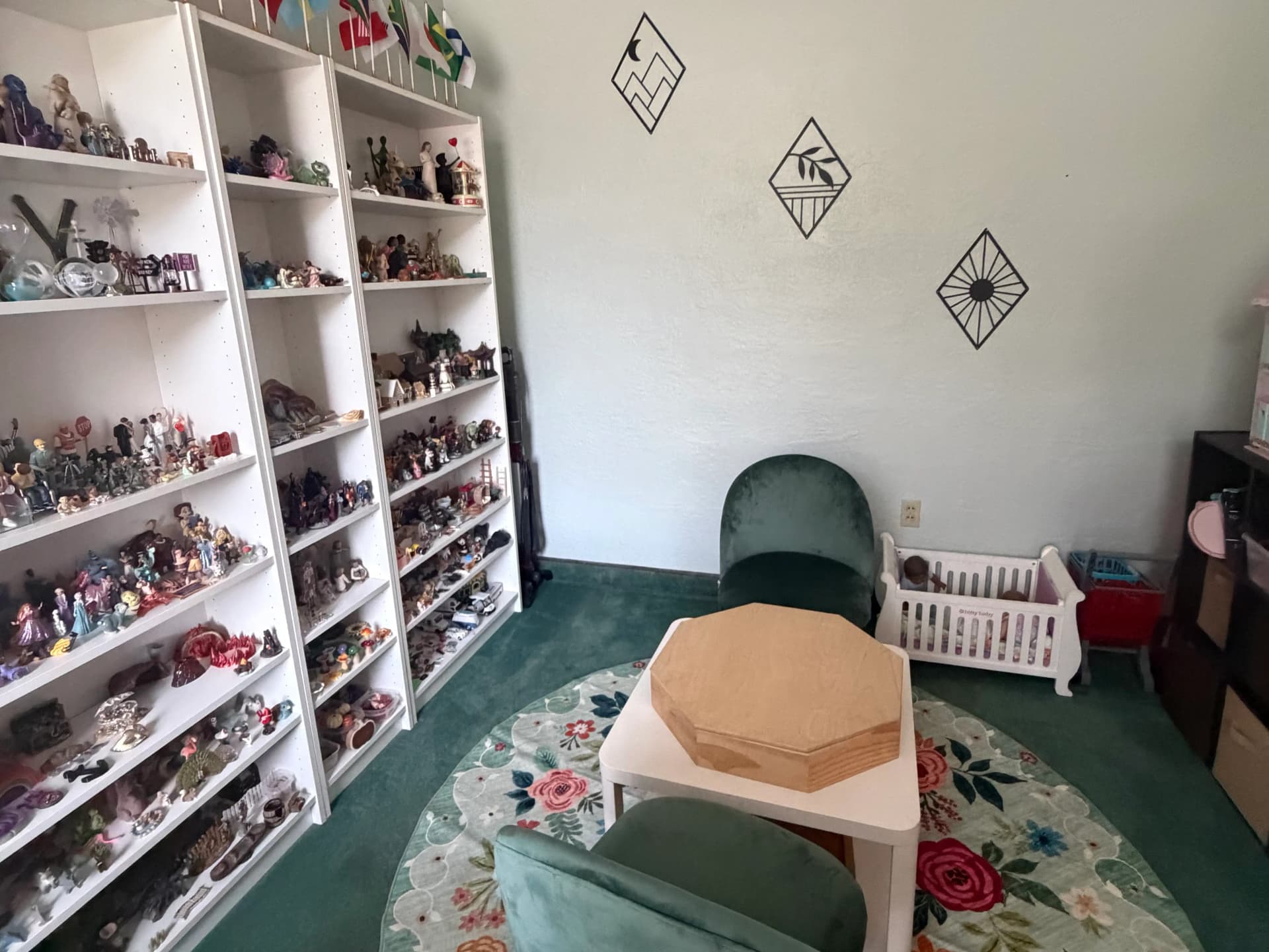 Welcoming waiting area in the Replenish Counseling office